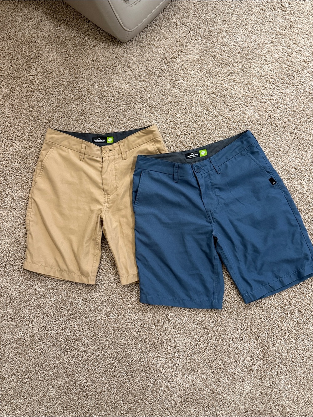2 Quiksilver kids Shorts in Navy and Khaki
